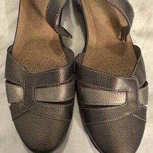 Clarks Emily Daisy Pump, Metallic Pewter, Womens 10 M in Very Good Condition